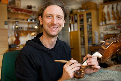Markus Müller, Mitarbeiter der Werkstatt Geigenbau Jaumann